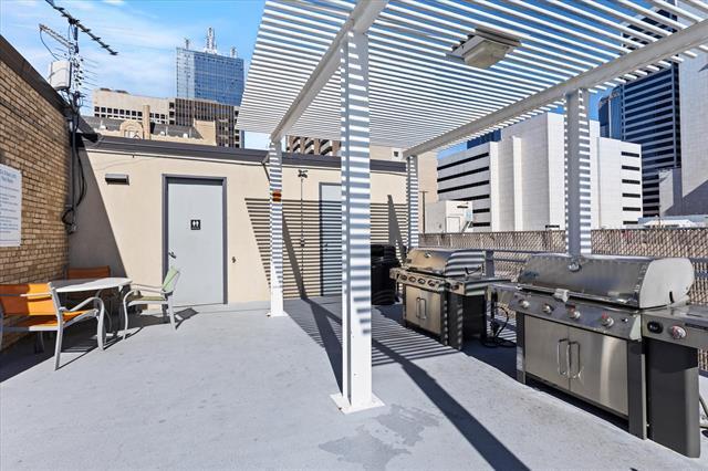 Building Photo - 1122 Jackson St