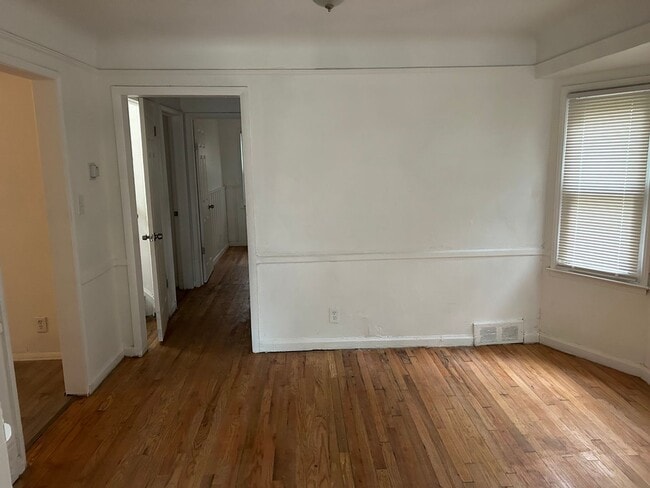 Building Photo - 19356 Westmoreland- 3 BED & 1.5 BATH FOR RENT