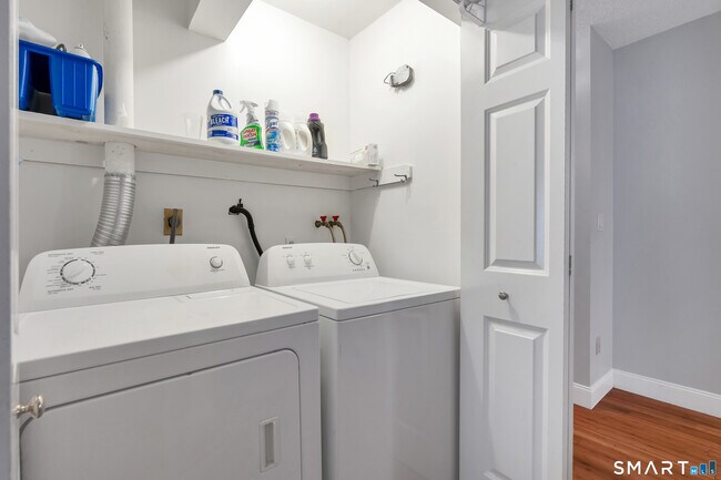 Building Photo - 92 Limewood Ave