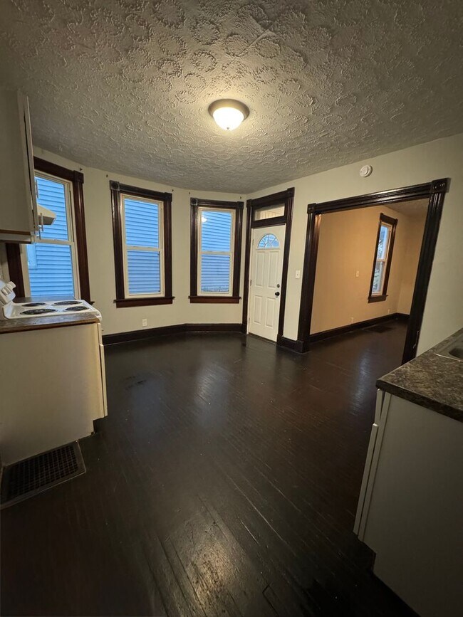 Building Photo - 1147 Heaton St