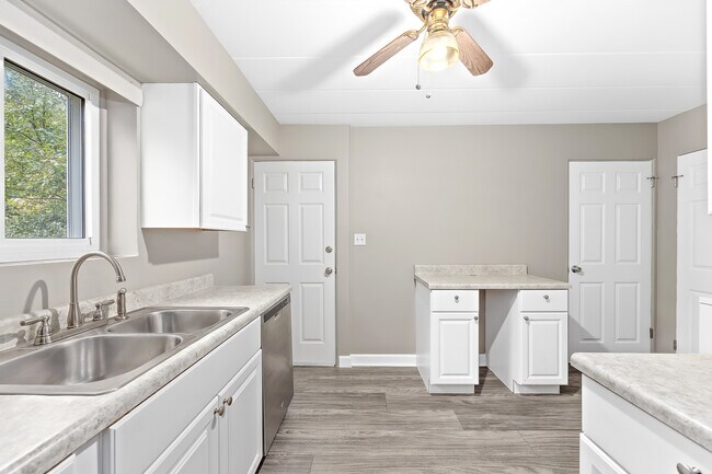 Building Photo - 332 Maple Ave