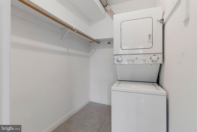 Building Photo - 1248 C St SE