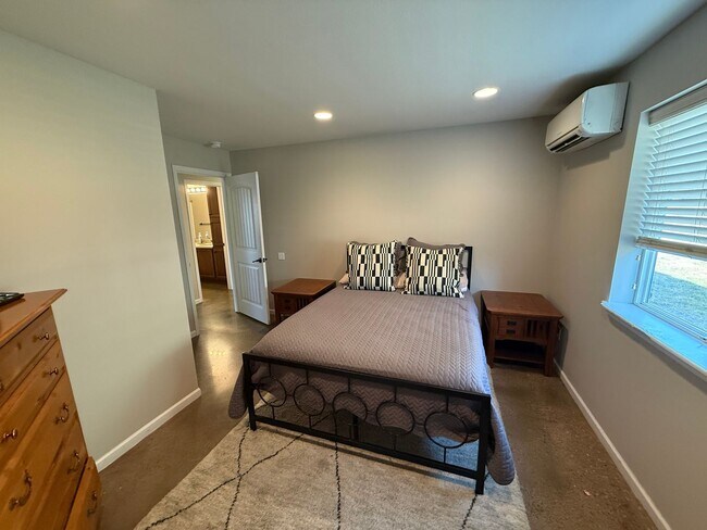 Building Photo - Nowells Subdivision Town Homes - Fully Furnished and Utilities Included