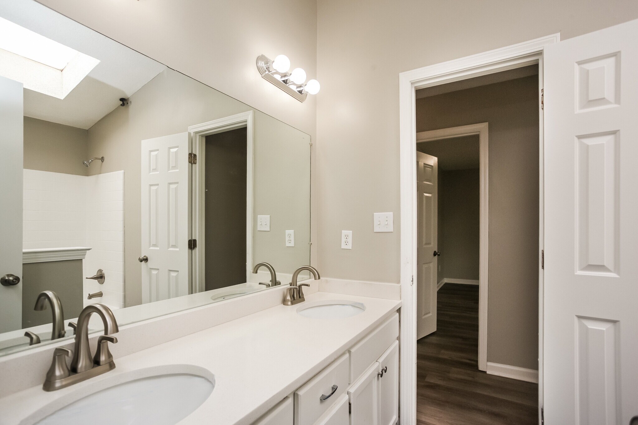 Building Photo - 4466 Dawn Oaks Cove