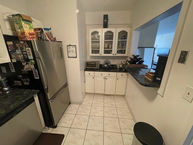 Kitchen -B - 45 River Dr S