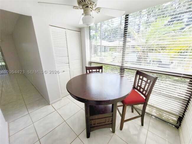 Building Photo - 7523 Greenlake Dr