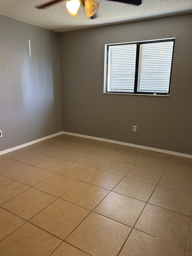 Master bedroom - 18200 Adams Cir