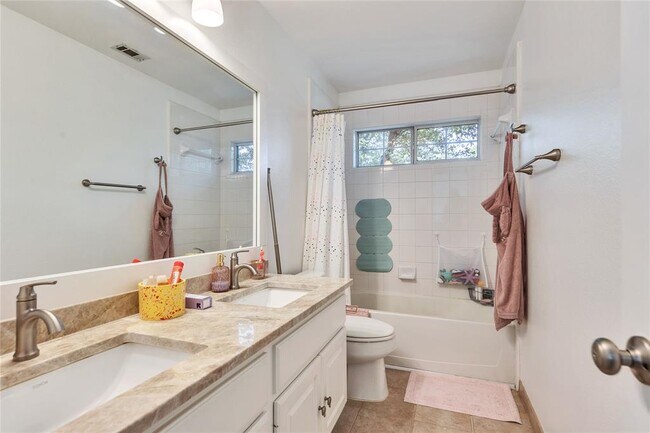 Building Photo - 308 Chesapeake Bay Ln S