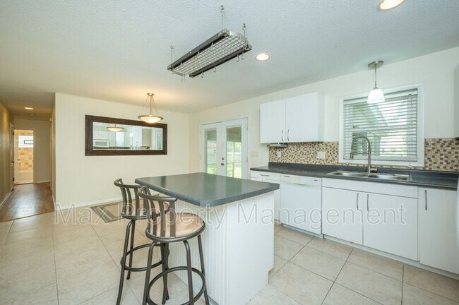 Building Photo - 5707 NW 66th Ave