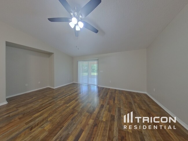 Building Photo - 609 White Oak Way
