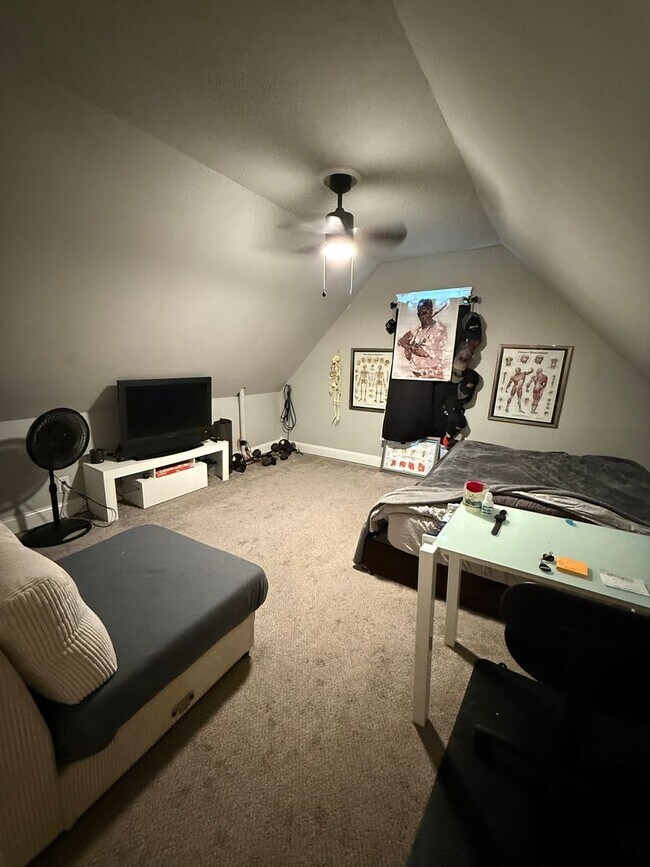 Building Photo - 4 Bedroom, Two Story House