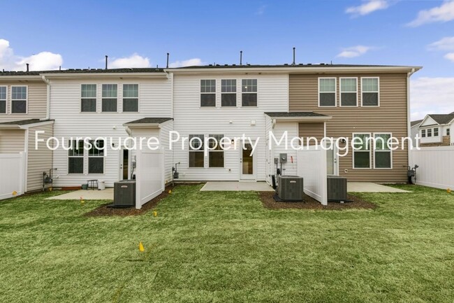 Building Photo - Townhome! | Back Patio with Privacy Fence|...