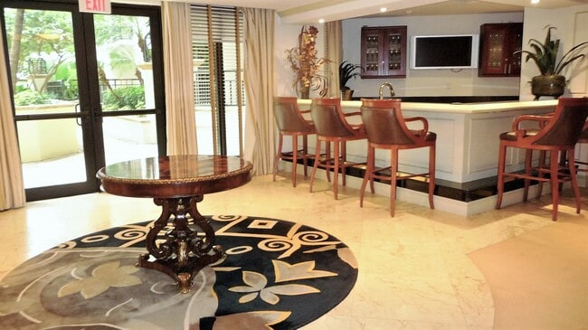 Building Photo - 801 S Olive Ave