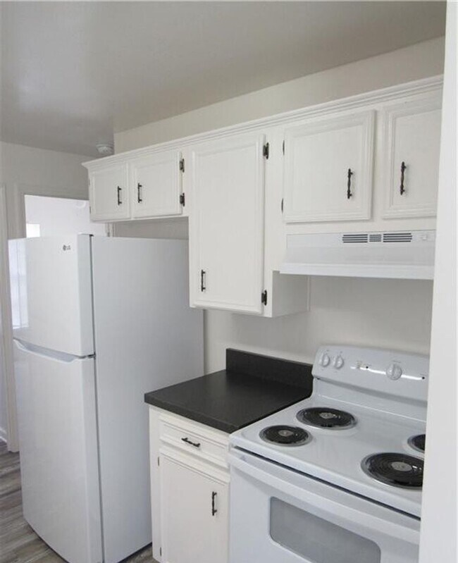 Building Photo - 402 Hill St