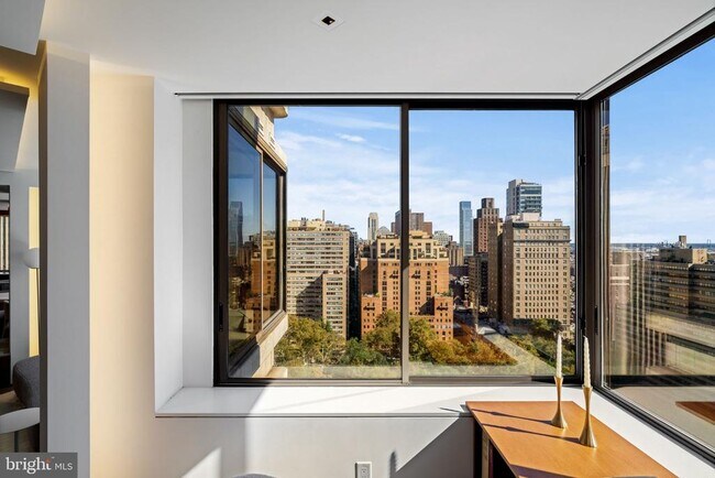 Building Photo - 210 W Rittenhouse Square