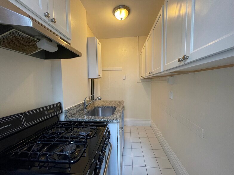 Building Photo - 28 Symphony Rd