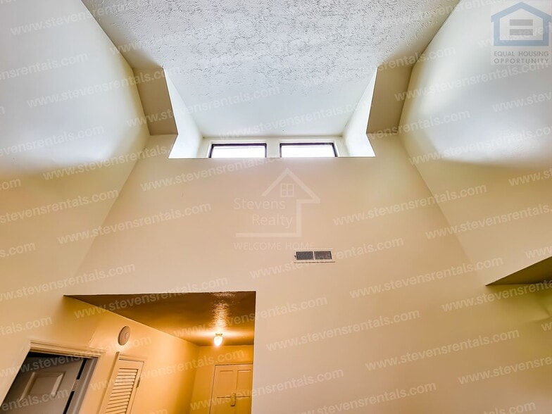 Building Photo - 419 Oriole Dr