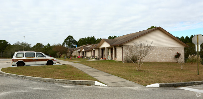 Building Photo - Summer Trace