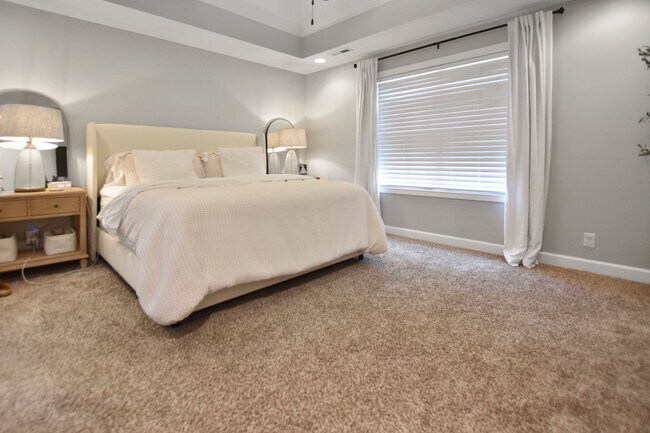 Building Photo - Pet Friendly Four Bedroom!