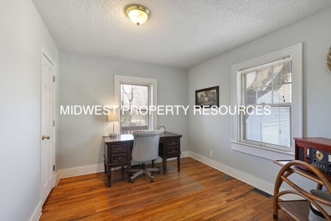 Building Photo - Historic Home in Downtown Lee's Summit