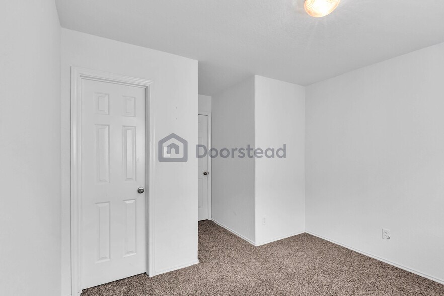 Building Photo - 125 Foxglove Pass