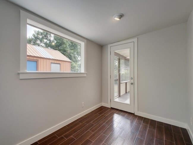 Building Photo - 1110 Fieldcrest Dr