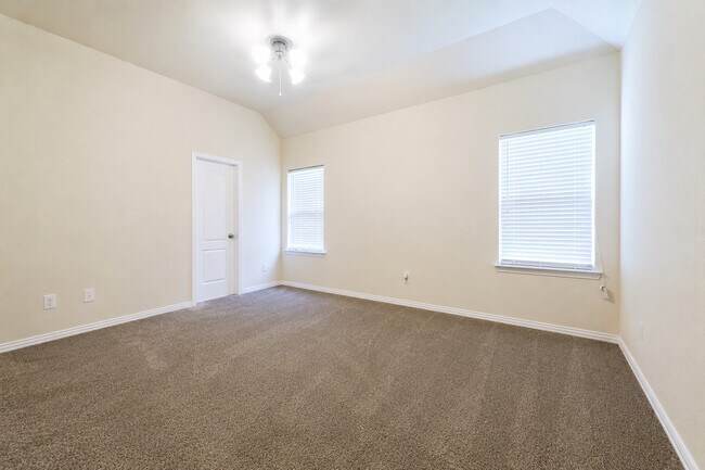 Building Photo - 604 W Linnwood Dr