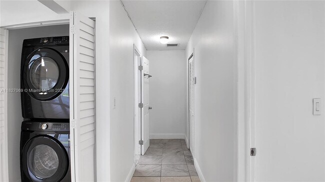 Building Photo - 15856 SW 143rd Ct