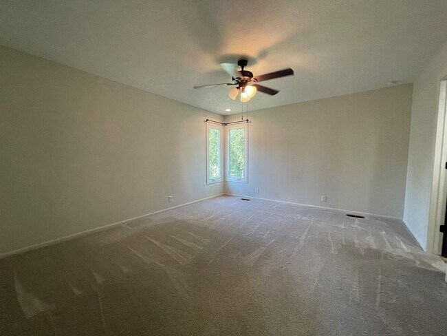 Building Photo - Home For Rent Papillion