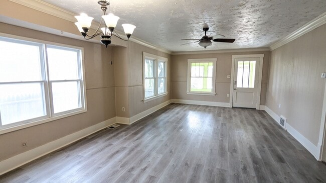 Building Photo - Bonus rooms galore in updated West End home!