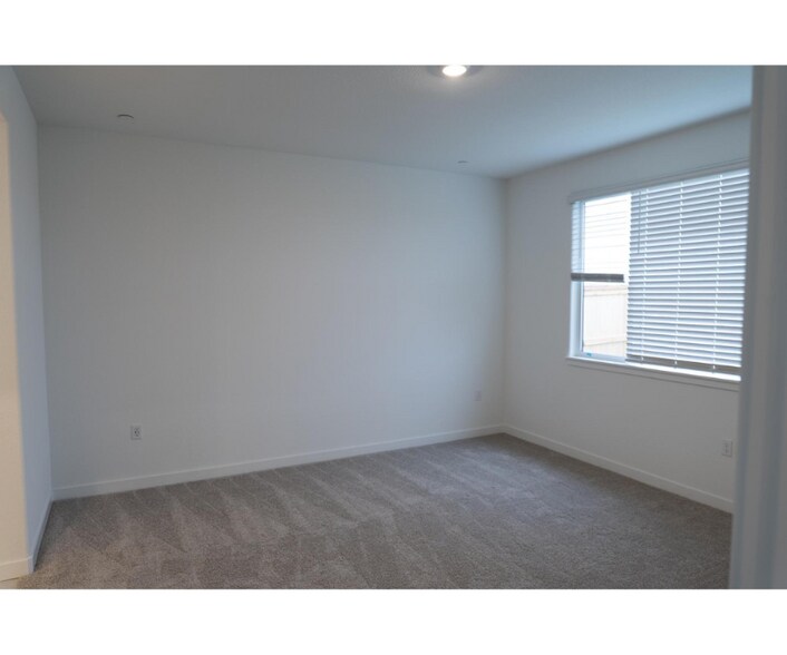 Building Photo - 5348 Liberty Ship Wy