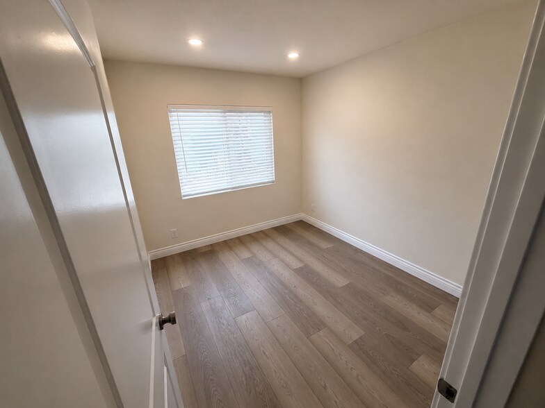 Building Photo - 15820 Arcturus Ave