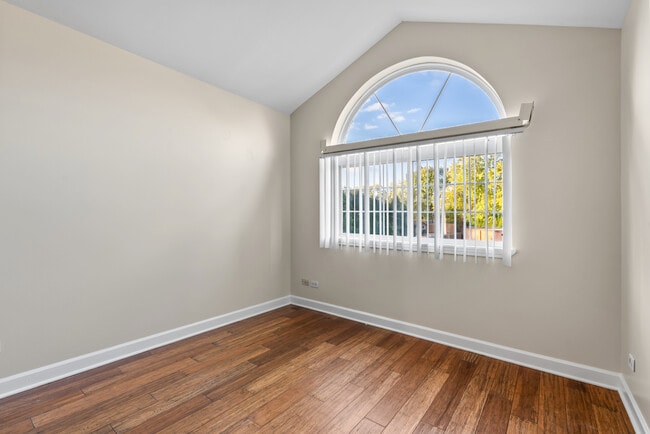 Building Photo - 120 Stonewood Pl