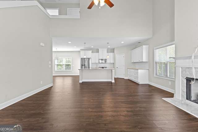 Building Photo - 517 Lago Ct