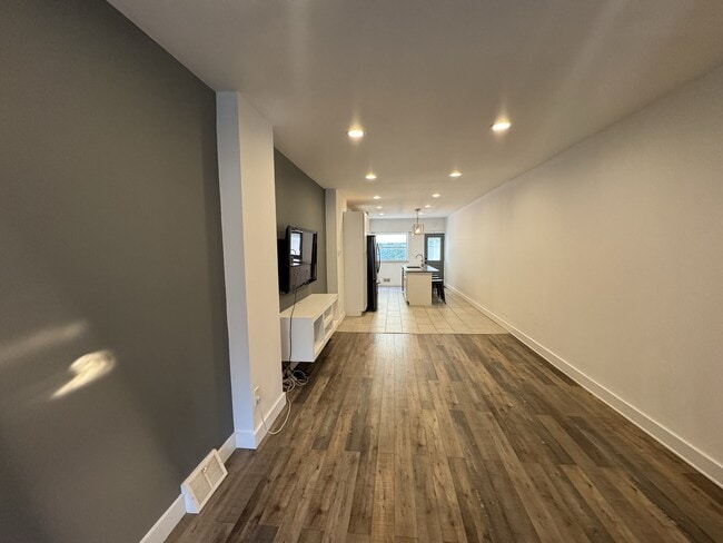 Building Photo - 3504 Mt Vernon St