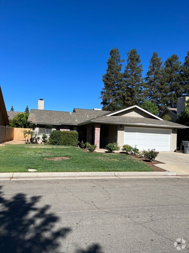 Building Photo - Attractive Northeast Fresno 3 bedroom 2 ba...