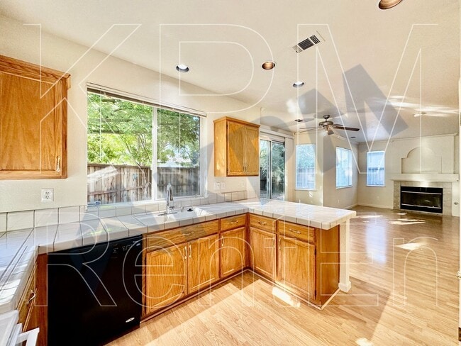 Building Photo - 3059 Carousel Cir