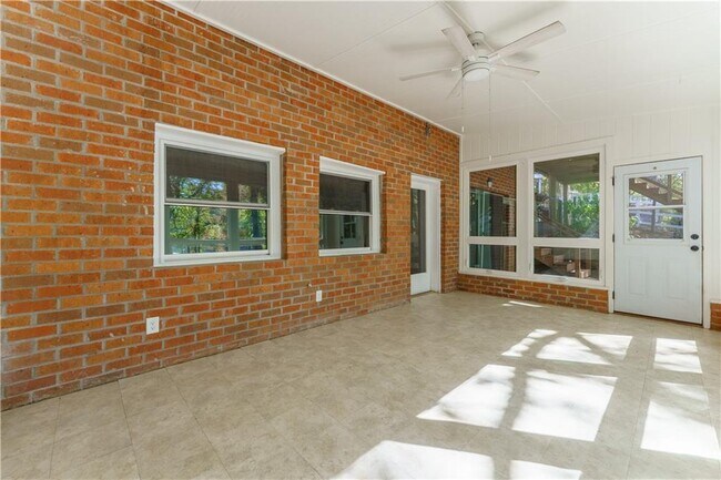 Building Photo - 5580 Williams Shores Dr