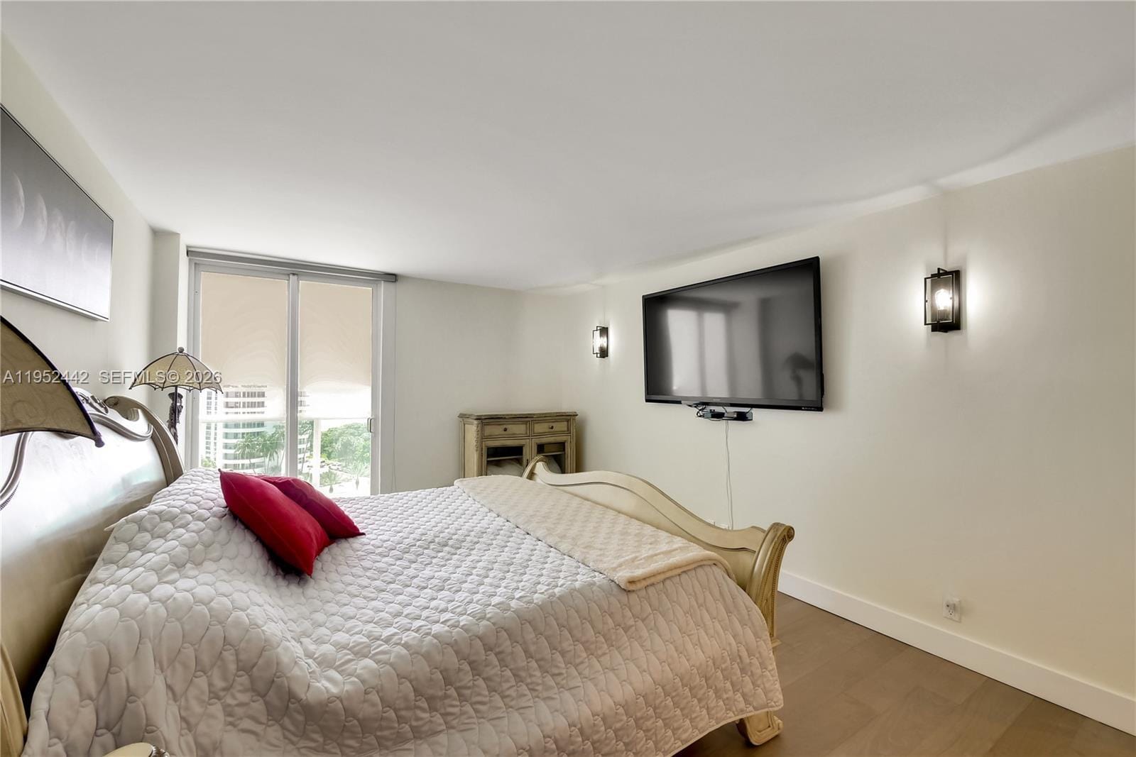 Building Photo - 100 Bayview Dr