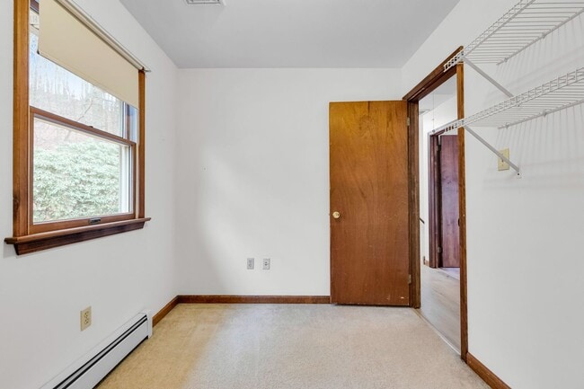 Building Photo - Family-Friendly 4-Bed Home with Pet-Friendly Yard and Pool in a Quiet Neighborhood