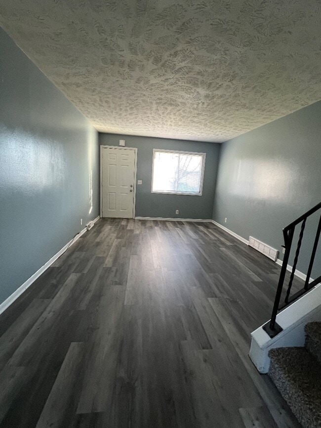 Building Photo - 11226 Roxbury Dr