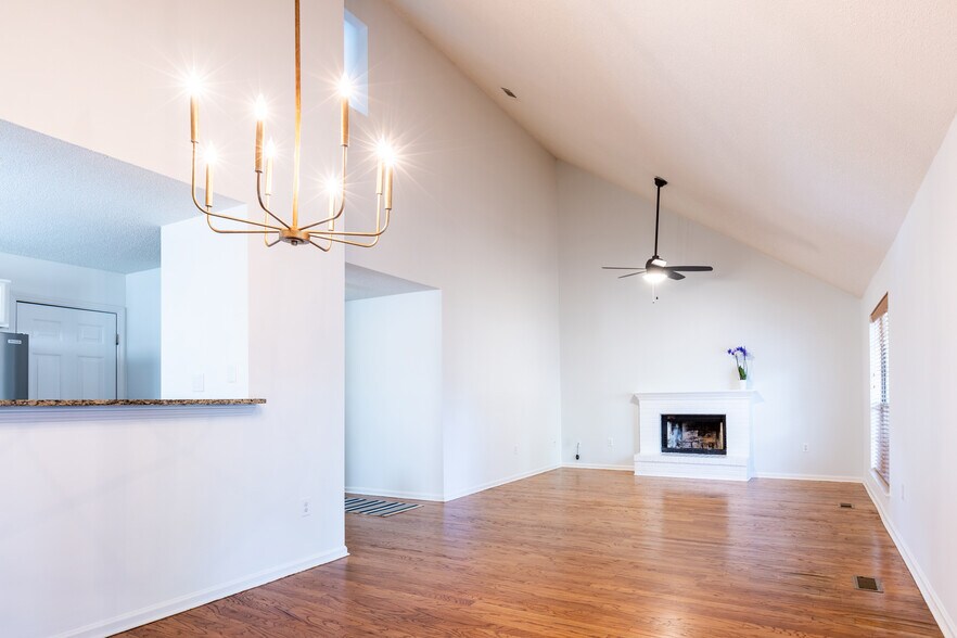 Building Photo - 541 Pointe South Dr