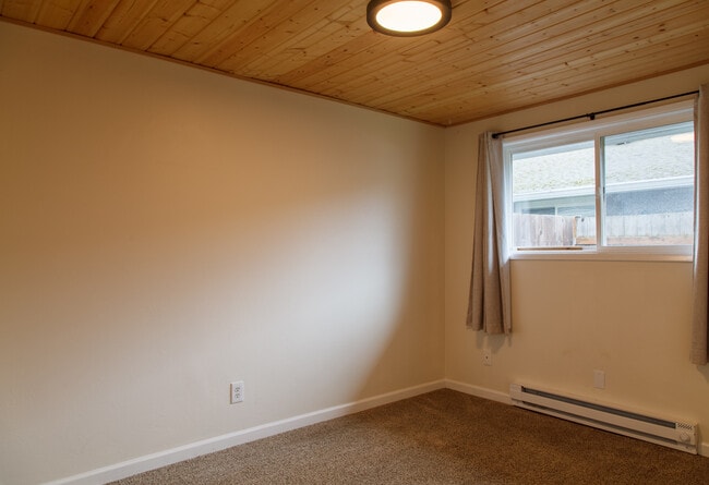 Building Photo - 306 NE 75th Ave
