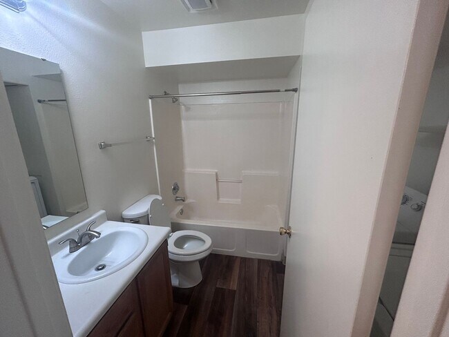 Building Photo - 10811 W Ustick Rd