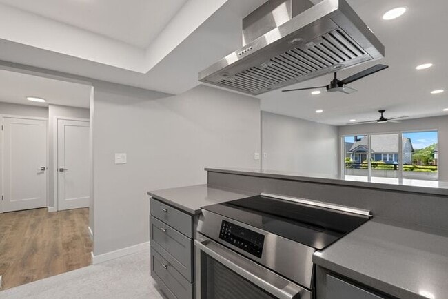 Building Photo - Large Freshly Remodeled and AIR CONDITIONE...