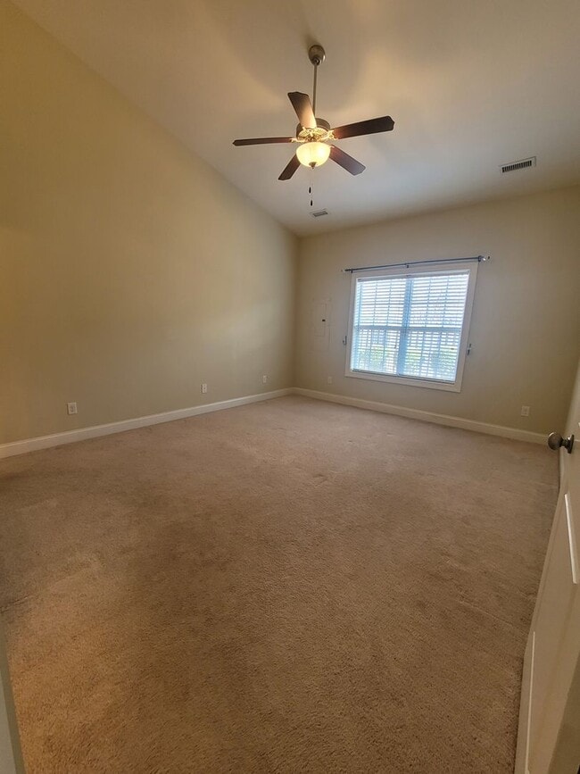 Building Photo - This 3 bedroom 2.5 bath brick townhouse with one car garage is located in Westgate Shoreline subd...