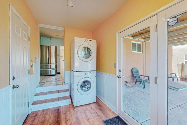 Building Photo - 1314SF Ridgecrest Brick 2 Bedroom  1 Bath ...