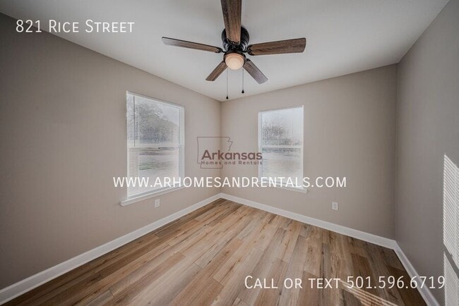 Building Photo - 821 Rice St