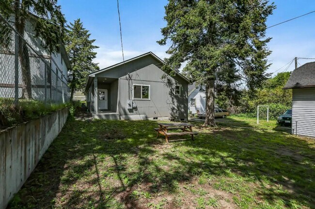 Building Photo - Modern Updates Meet Classic Charm in This ...