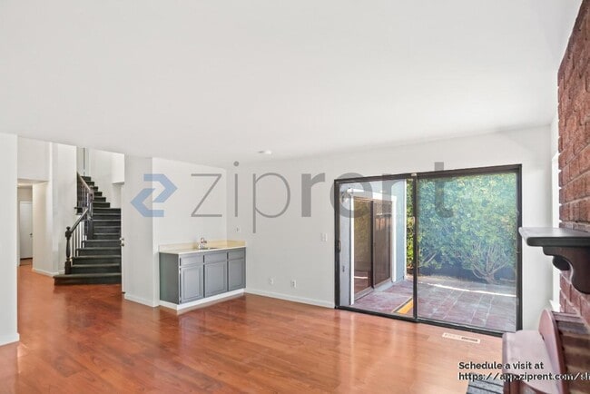 Building Photo - 740 Hollyhock Dr